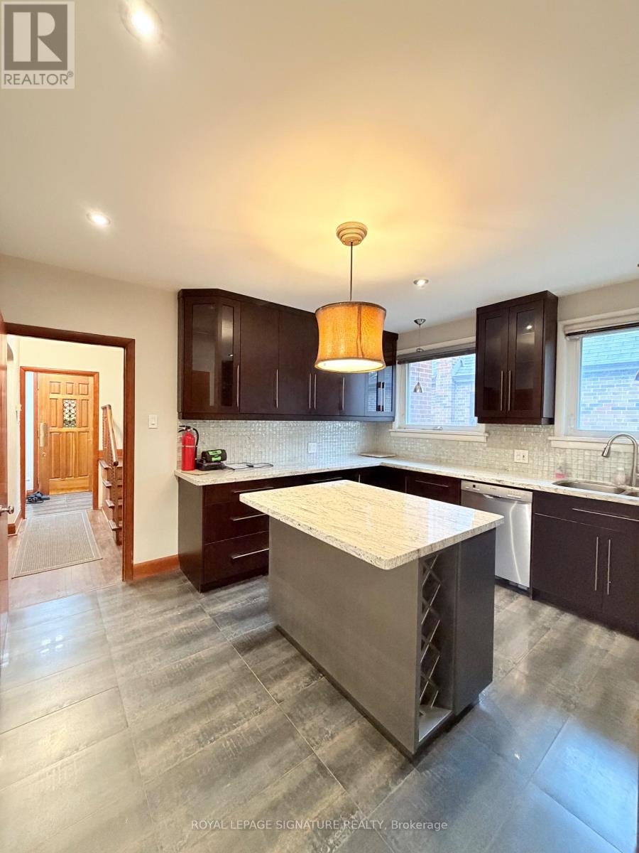 Main - 36 Royalavon Crescent, Toronto, Ontario  M9A 2E8 - Photo 12 - W13772712