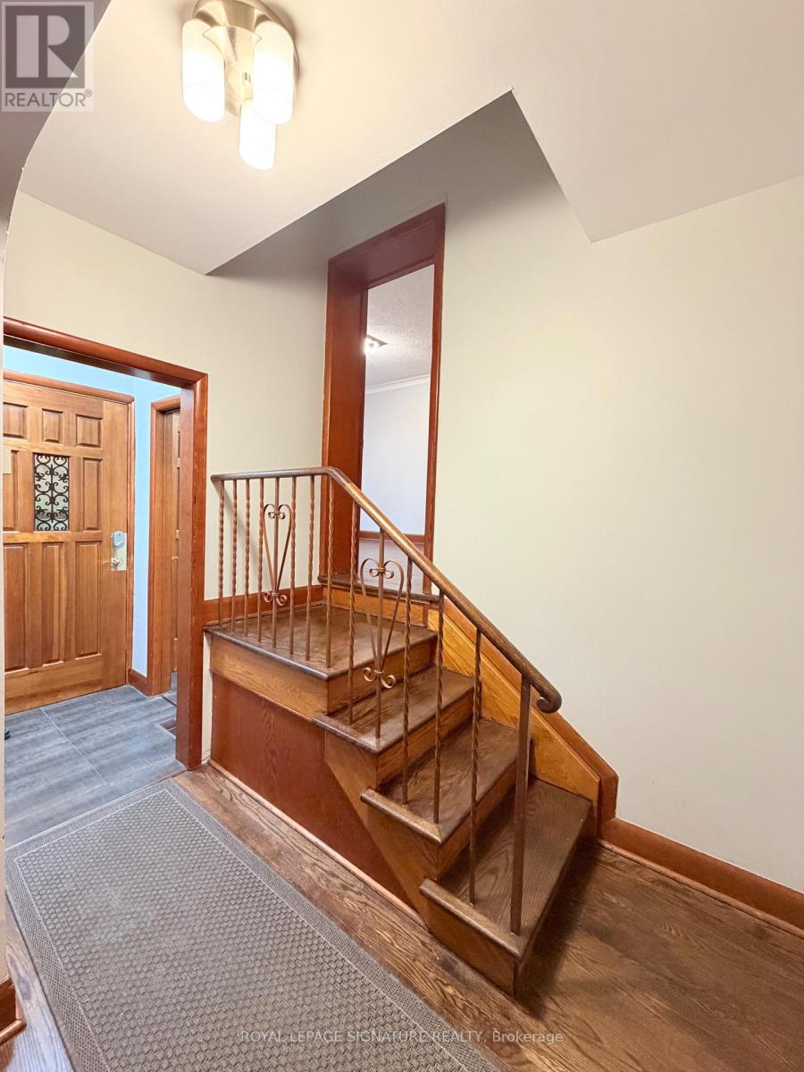 Main - 36 Royalavon Crescent, Toronto, Ontario  M9A 2E8 - Photo 10 - W13772712