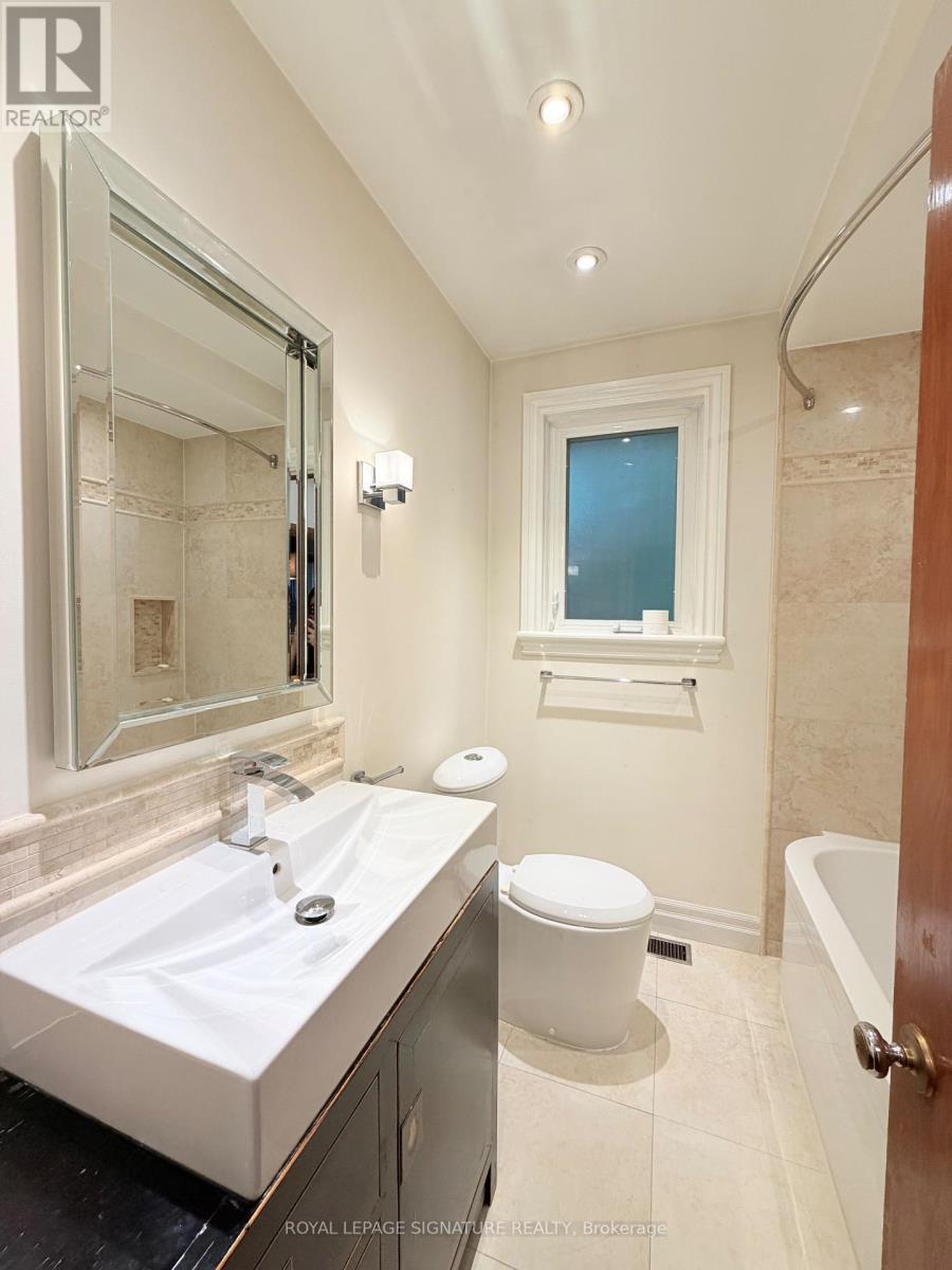 Main - 36 Royalavon Crescent, Toronto, Ontario  M9A 2E8 - Photo 19 - W13772712