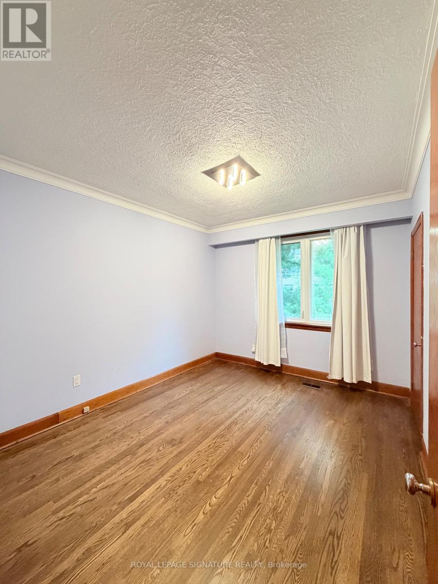 Main - 36 Royalavon Crescent, Toronto, Ontario  M9A 2E8 - Photo 17 - W13772712