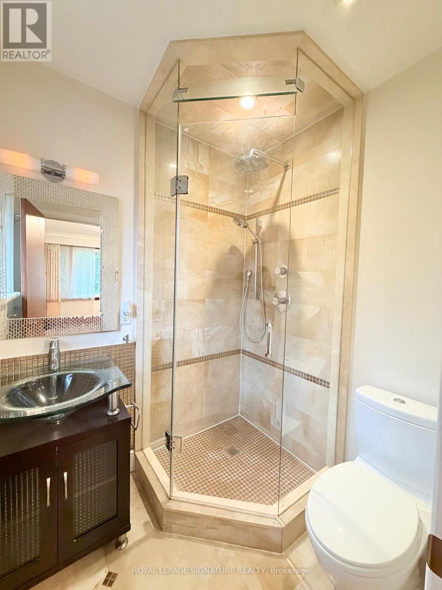 Main - 36 Royalavon Crescent, Toronto, Ontario  M9A 2E8 - Photo 24 - W13772712