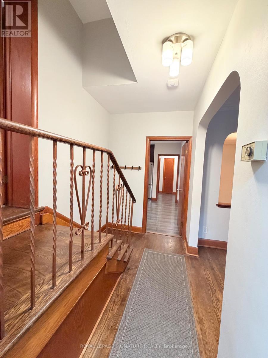 Main - 36 Royalavon Crescent, Toronto, Ontario  M9A 2E8 - Photo 6 - W13772712