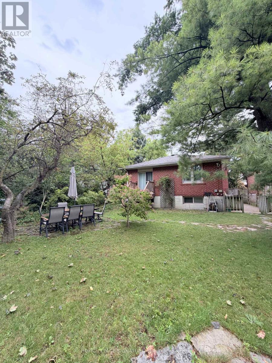 Main - 36 Royalavon Crescent, Toronto, Ontario  M9A 2E8 - Photo 27 - W13772712