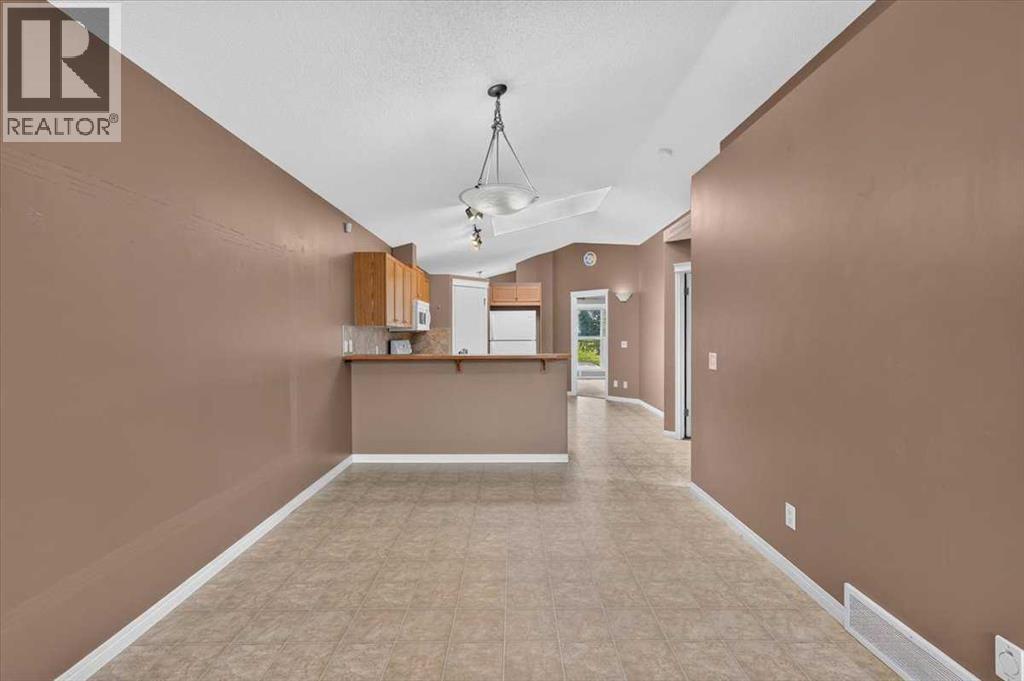342 Prestwick Circle SE, Calgary, Alberta  T2Z 4P4 - Photo 8 - A2342984