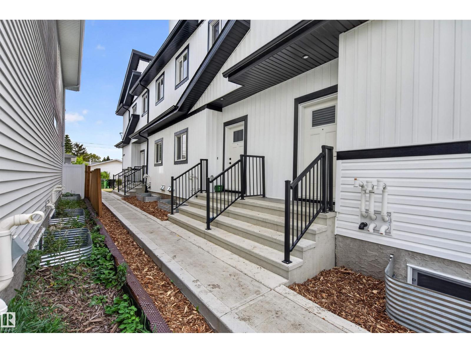 10915 159 St Nw, Edmonton, Alberta  T5P 3B9 - Photo 4 - E4501536