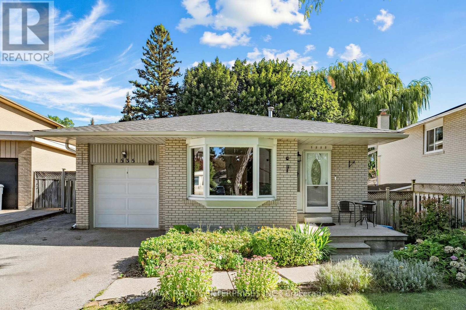 1535 THETFORD COURT Mississauga (Clarkson) Ontario Canada L5J3N2 2