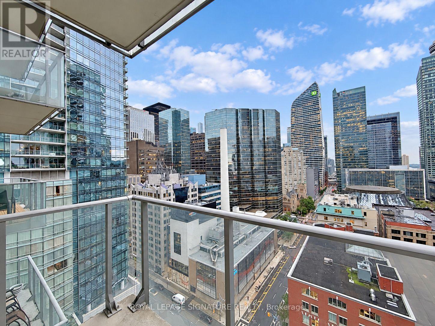 1809 - 126 SIMCOE STREET