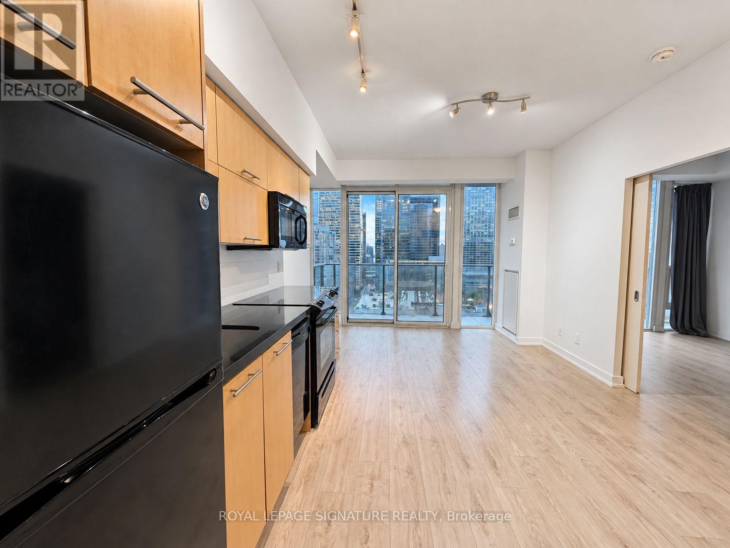 1809 - 126 Simcoe Street, Toronto, Ontario M5H 4E6 - Photo 3 - C13771082