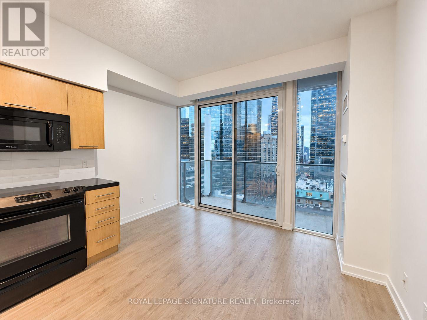 1809 - 126 Simcoe Street, Toronto, Ontario M5H 4E6 - Photo 5 - C13771082