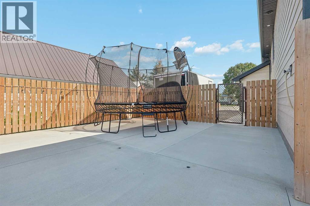 552 Rogers Avenue, Picture Butte, Alberta  T0K 1V0 - Photo 44 - A2327244