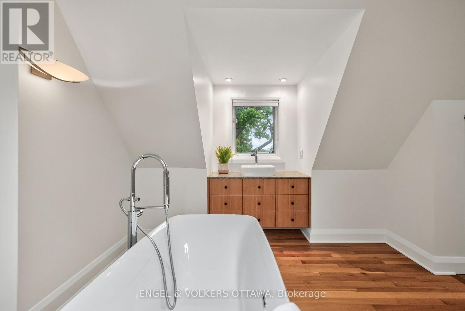 2241 Old Lilac Lane, Ottawa, Ontario  K1H 6H6 - Photo 36 - X13773498