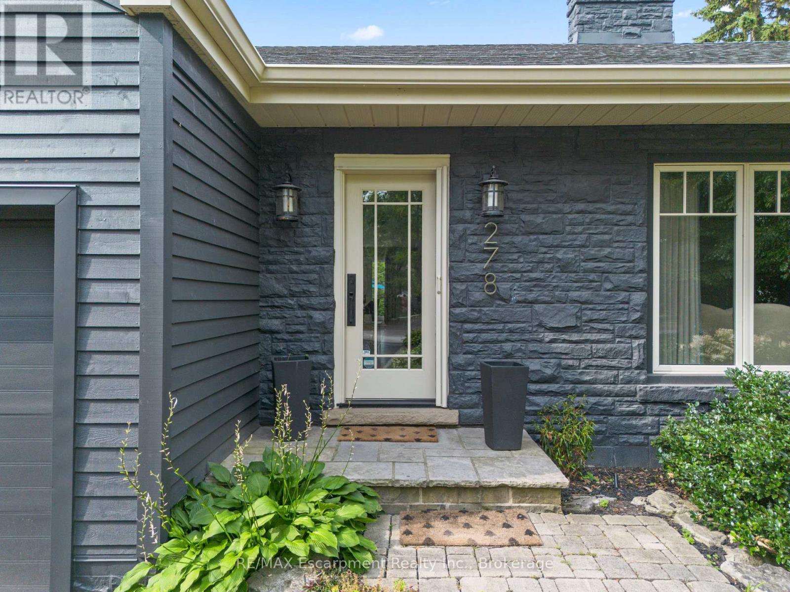 278 Carolyn Drive, Oakville, Ontario  L6K 3M6 - Photo 3 - W13773492