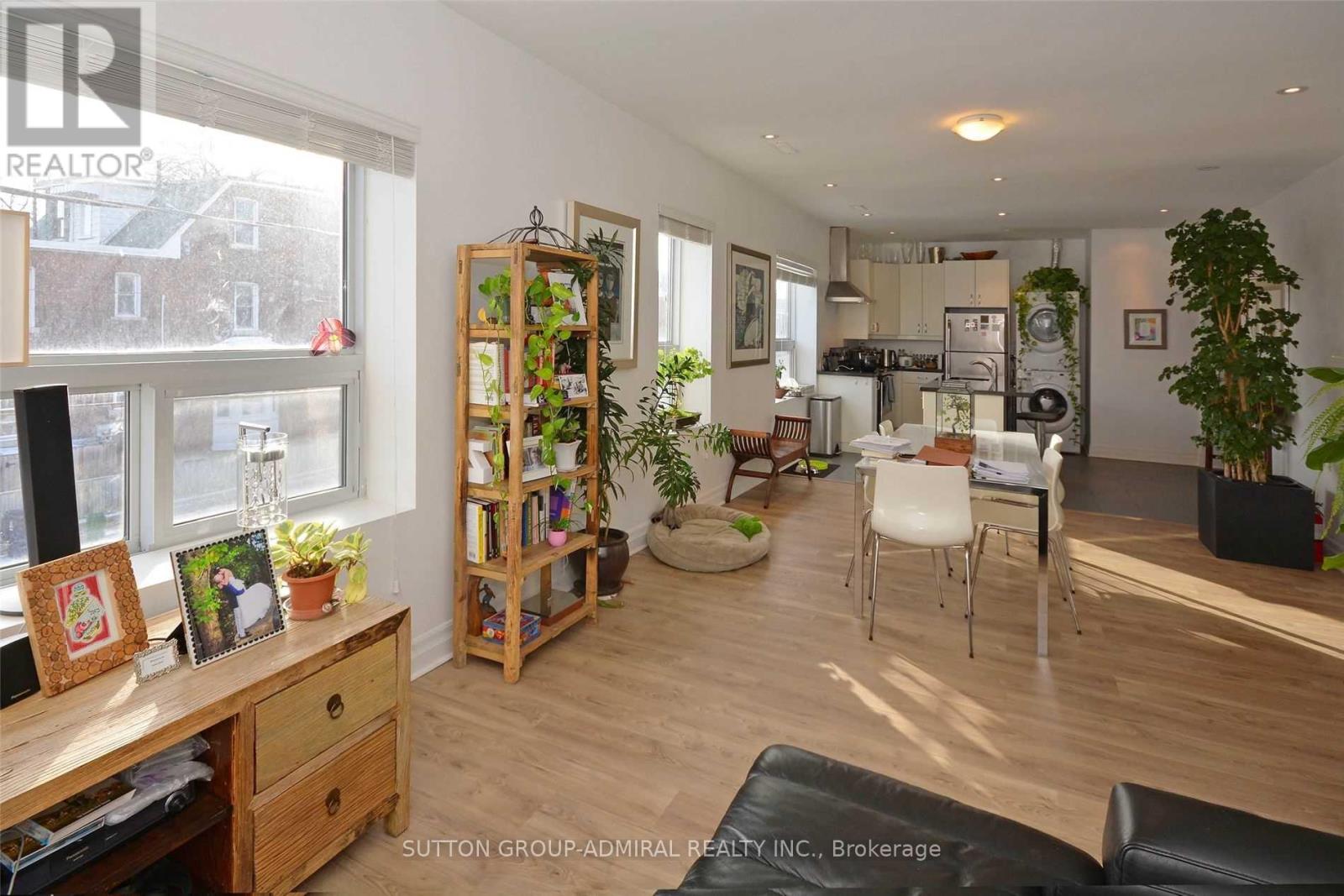332 Harbord Street, Toronto, Ontario  M6G 1H2 - Photo 2 - C13773368