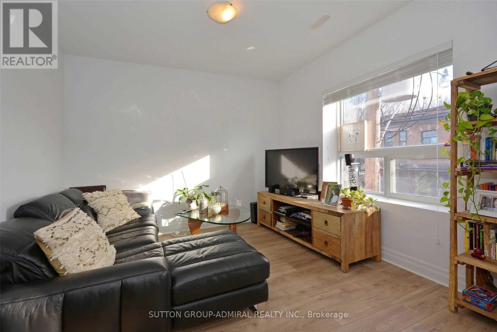 332 Harbord Street, Toronto, Ontario  M6G 1H2 - Photo 4 - C13773368