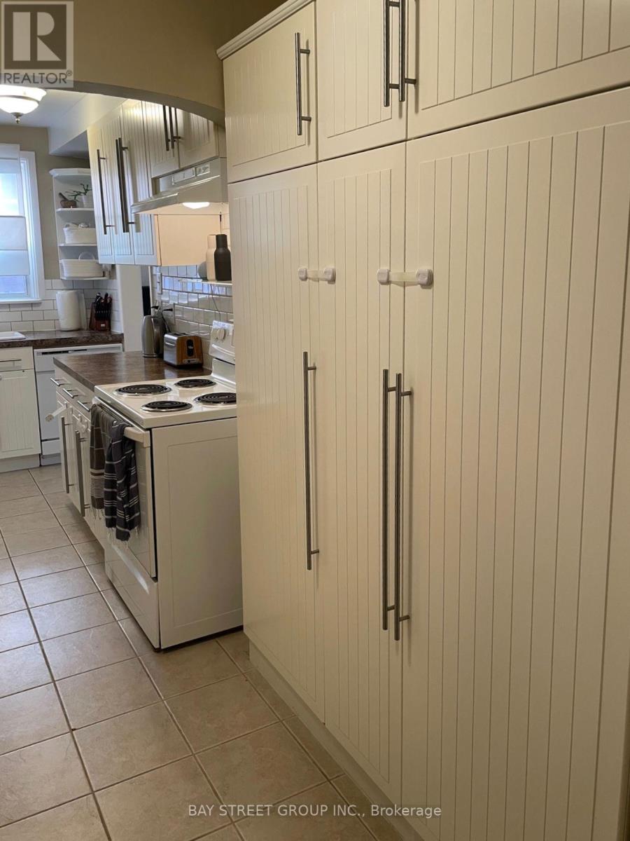 Main & Lower - 48 Braemar Avenue, Toronto, Ontario  M5P 2L2 - Photo 11 - C13773370