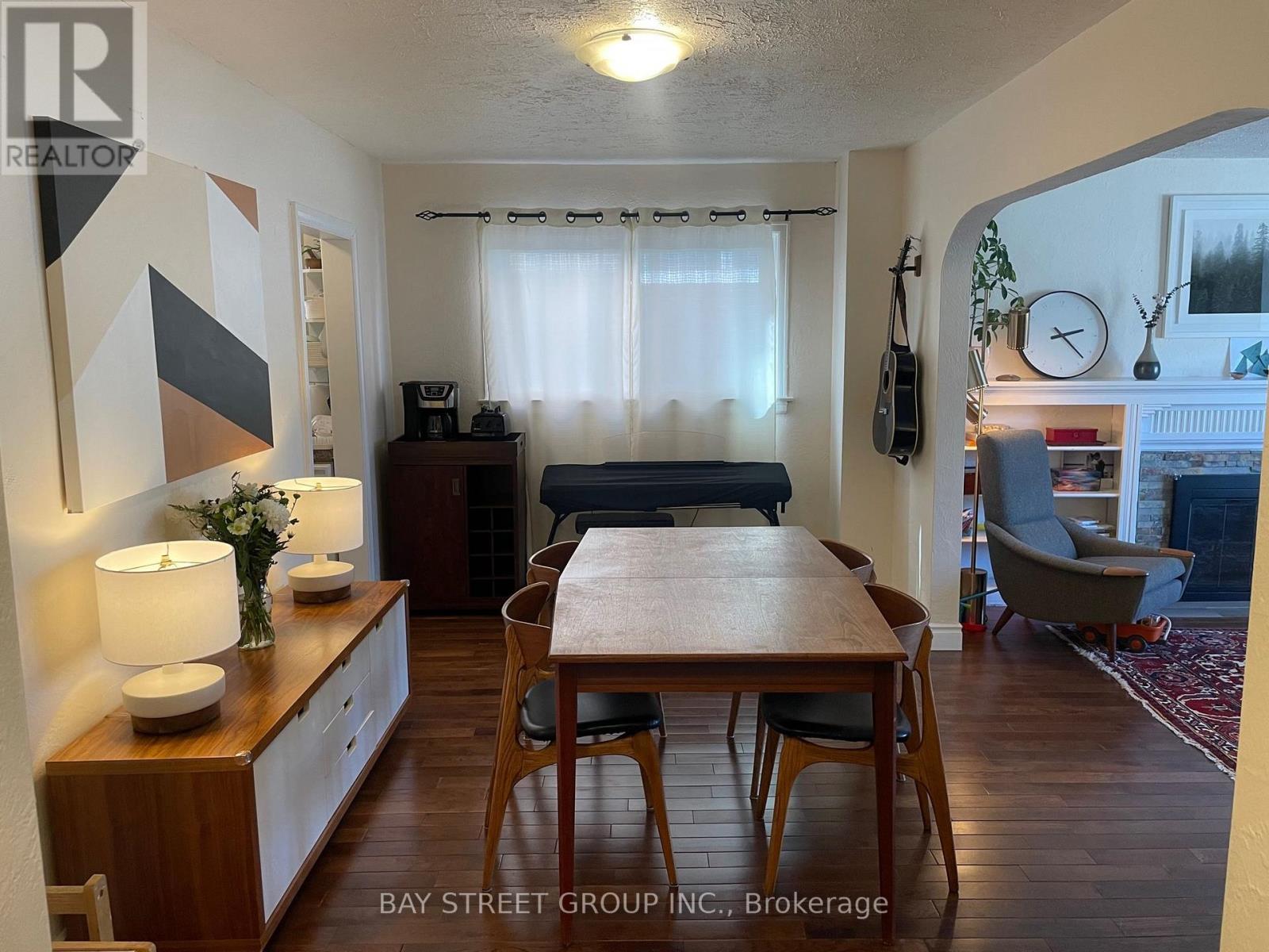MAIN & LOWER - 48 BRAEMAR AVENUE