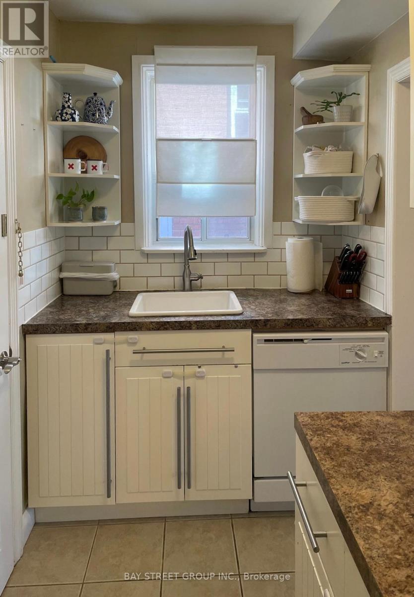 Main & Lower - 48 Braemar Avenue, Toronto, Ontario  M5P 2L2 - Photo 9 - C13773370