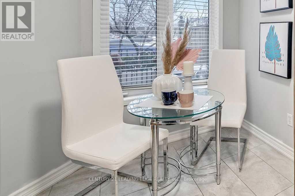 25 Mondeo Drive, Toronto, Ontario  M1P 5B6 - Photo 11 - E13773474