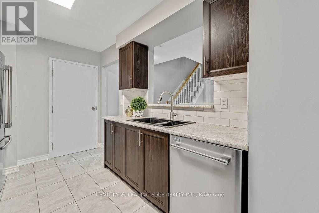 25 Mondeo Drive, Toronto, Ontario  M1P 5B6 - Photo 12 - E13773474