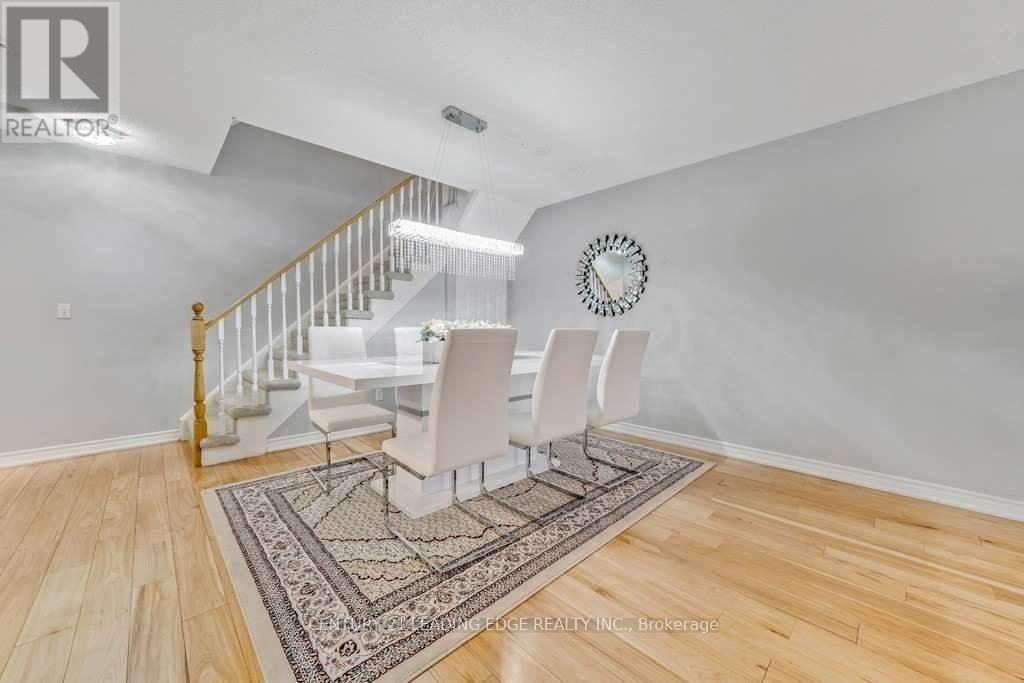 25 Mondeo Drive, Toronto, Ontario  M1P 5B6 - Photo 5 - E13773474
