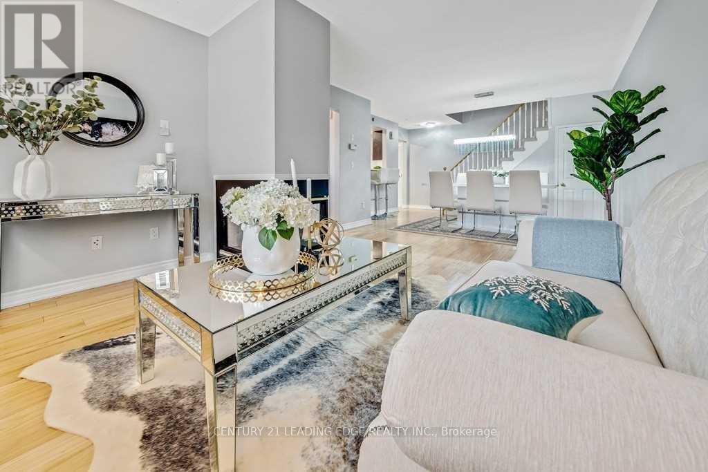 25 Mondeo Drive, Toronto, Ontario  M1P 5B6 - Photo 6 - E13773474