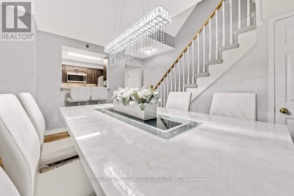 25 Mondeo Drive, Toronto, Ontario  M1P 5B6 - Photo 7 - E13773474