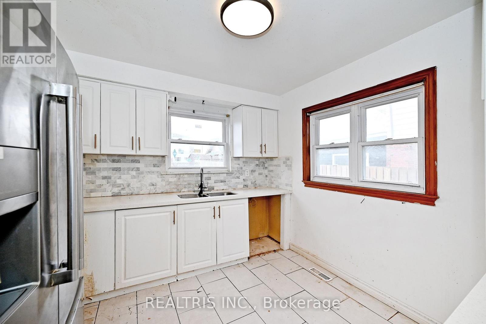 116 Sutherland Avenue, Brampton, Ontario  L6V 2H7 - Photo 10 - W13773324