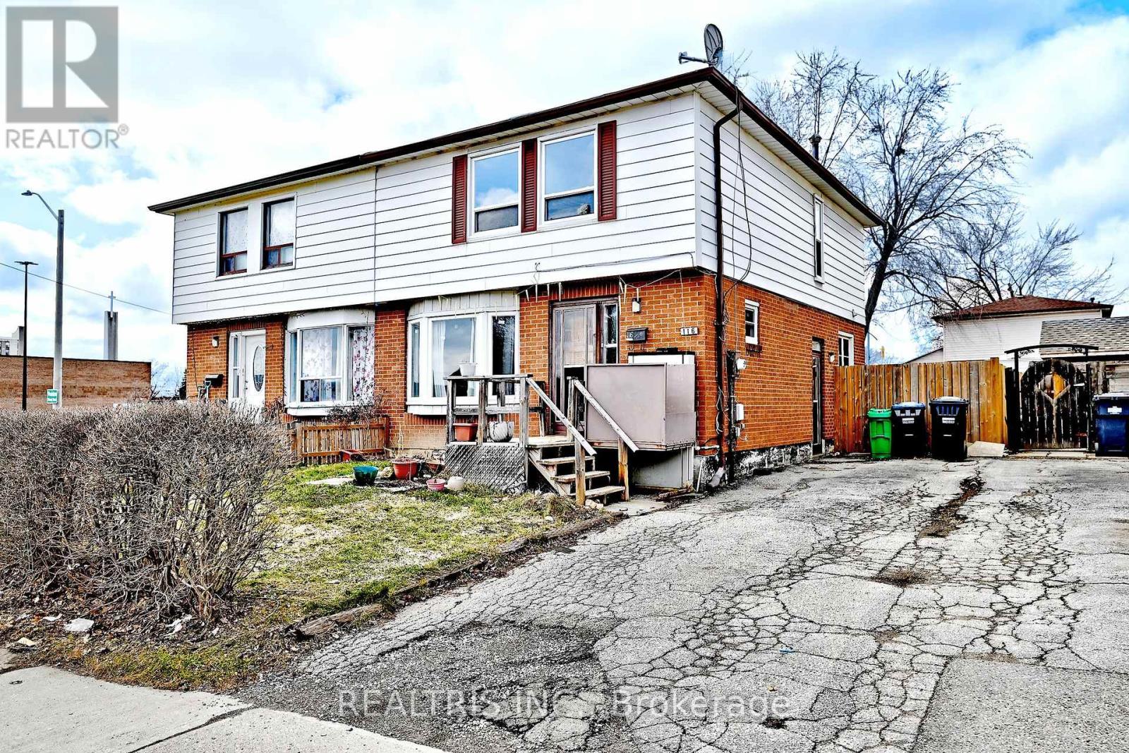116 Sutherland Avenue, Brampton, Ontario  L6V 2H7 - Photo 2 - W13773324