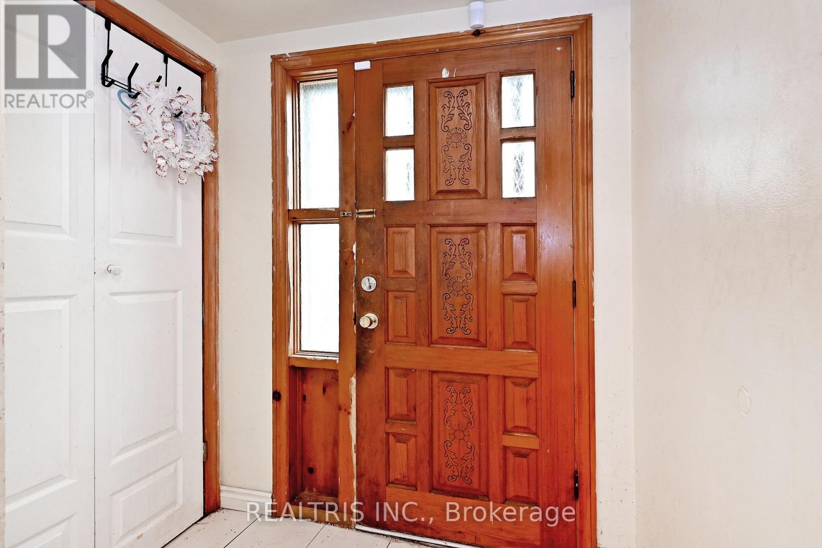 116 Sutherland Avenue, Brampton, Ontario  L6V 2H7 - Photo 5 - W13773324