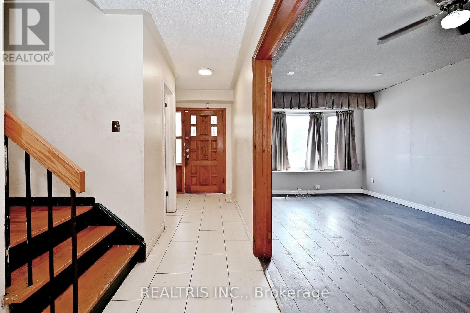 116 Sutherland Avenue, Brampton, Ontario  L6V 2H7 - Photo 6 - W13773324