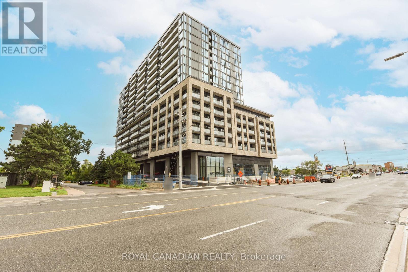 805 - 86 DUNDAS STREET E