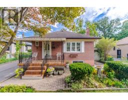 8 WOOLTON CRESCENT, Toronto, Ontario