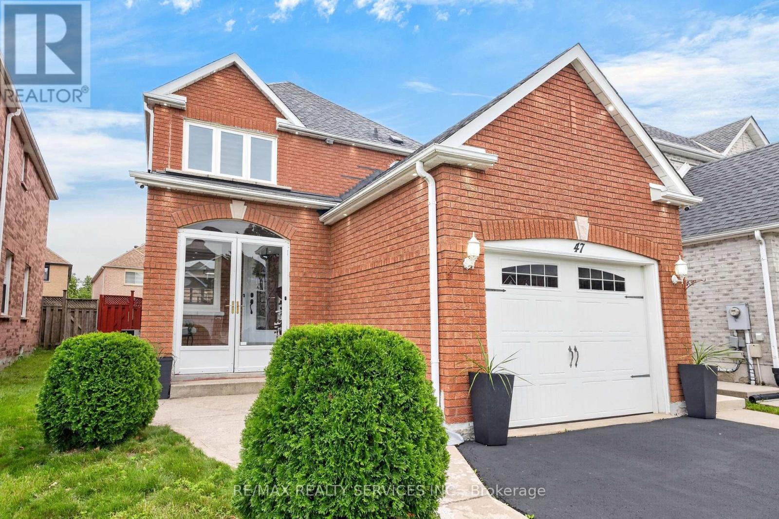 47 Twisted Oak Street, Brampton, Ontario  L6R 1S9 - Photo 1 - W13773554
