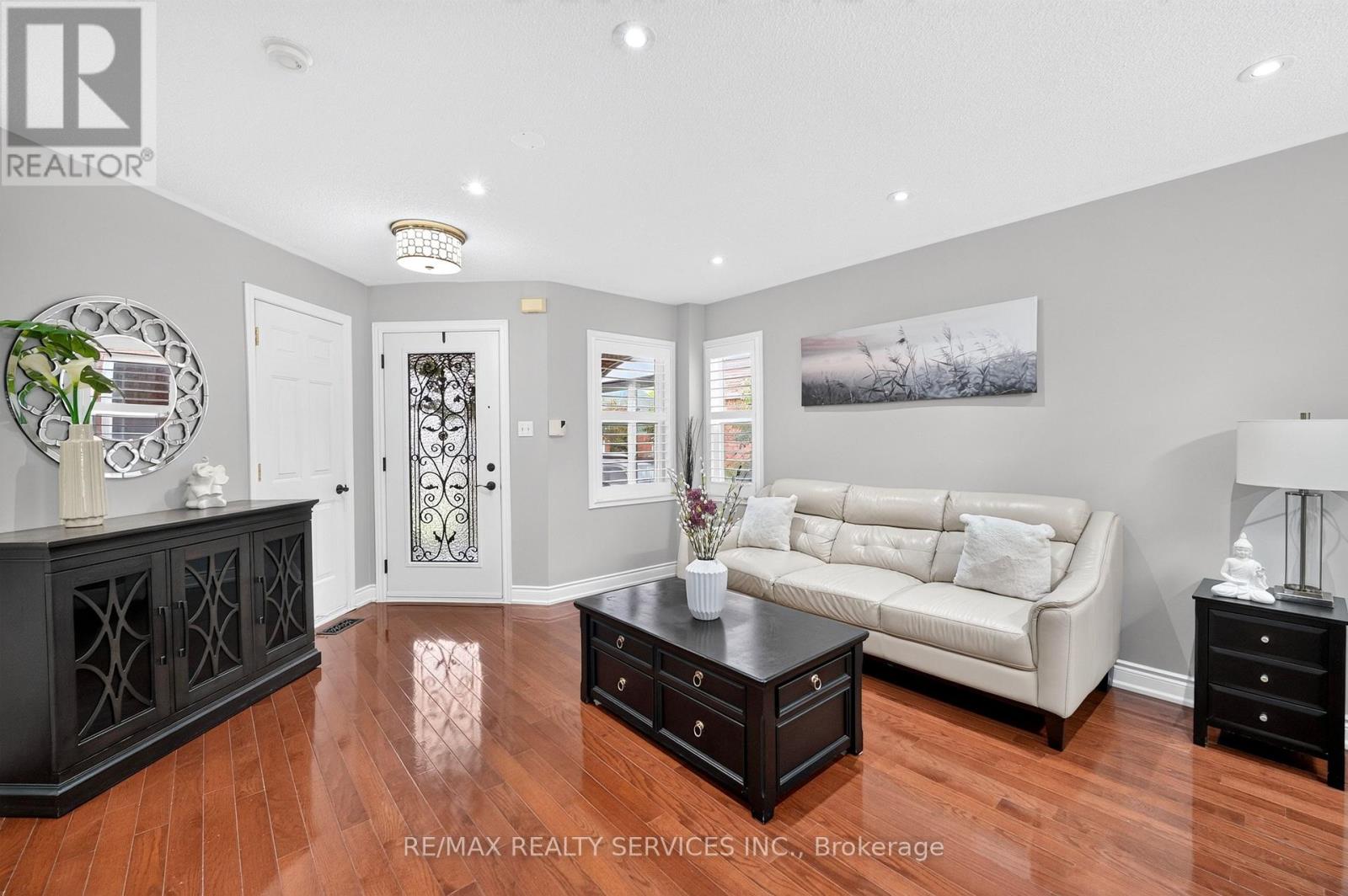 47 Twisted Oak Street, Brampton, Ontario  L6R 1S9 - Photo 8 - W13773554