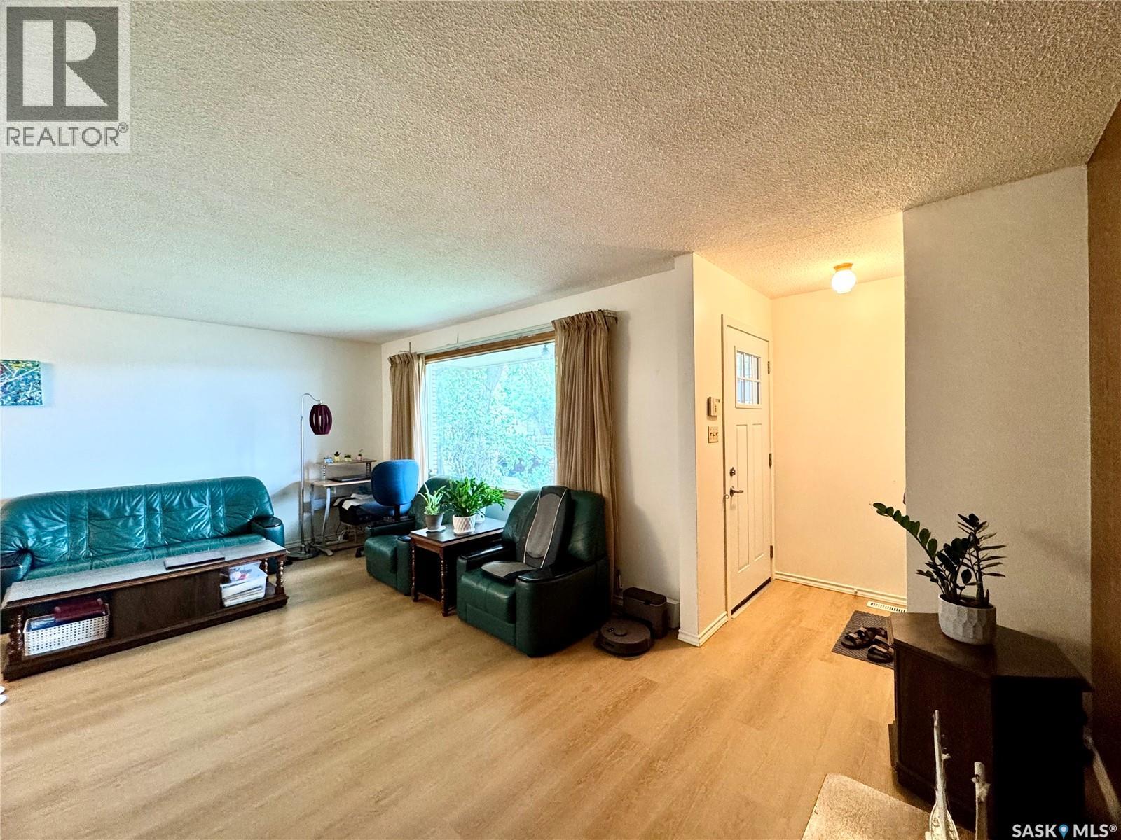 2025 Mcdonald Street, Regina, Saskatchewan  S4N 2Y4 - Photo 2 - SK048151