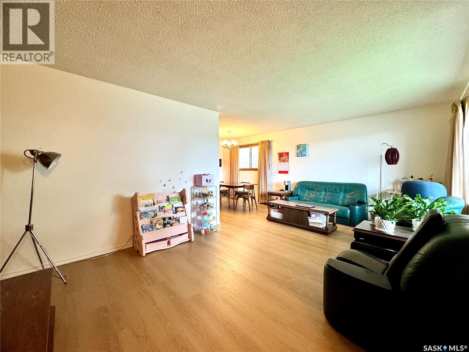 2025 Mcdonald Street, Regina, Saskatchewan  S4N 2Y4 - Photo 3 - SK048151