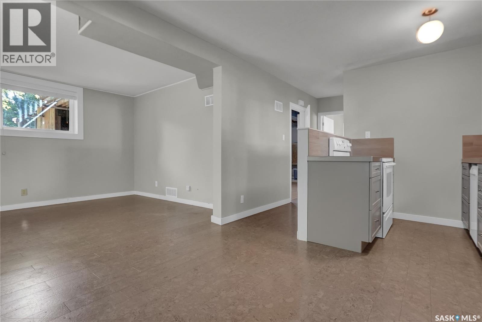 877 Elgin Avenue, Moose Jaw, Saskatchewan  S6H 4G6 - Photo 36 - SK047794
