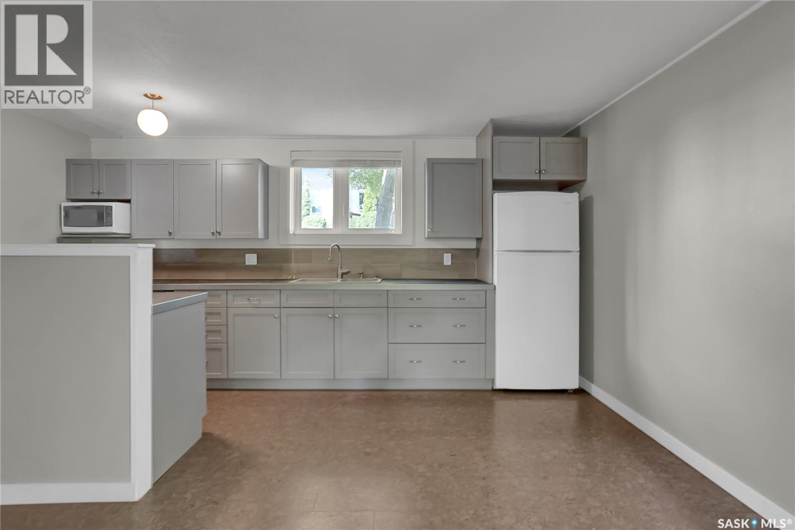 877 Elgin Avenue, Moose Jaw, Saskatchewan  S6H 4G6 - Photo 37 - SK047794