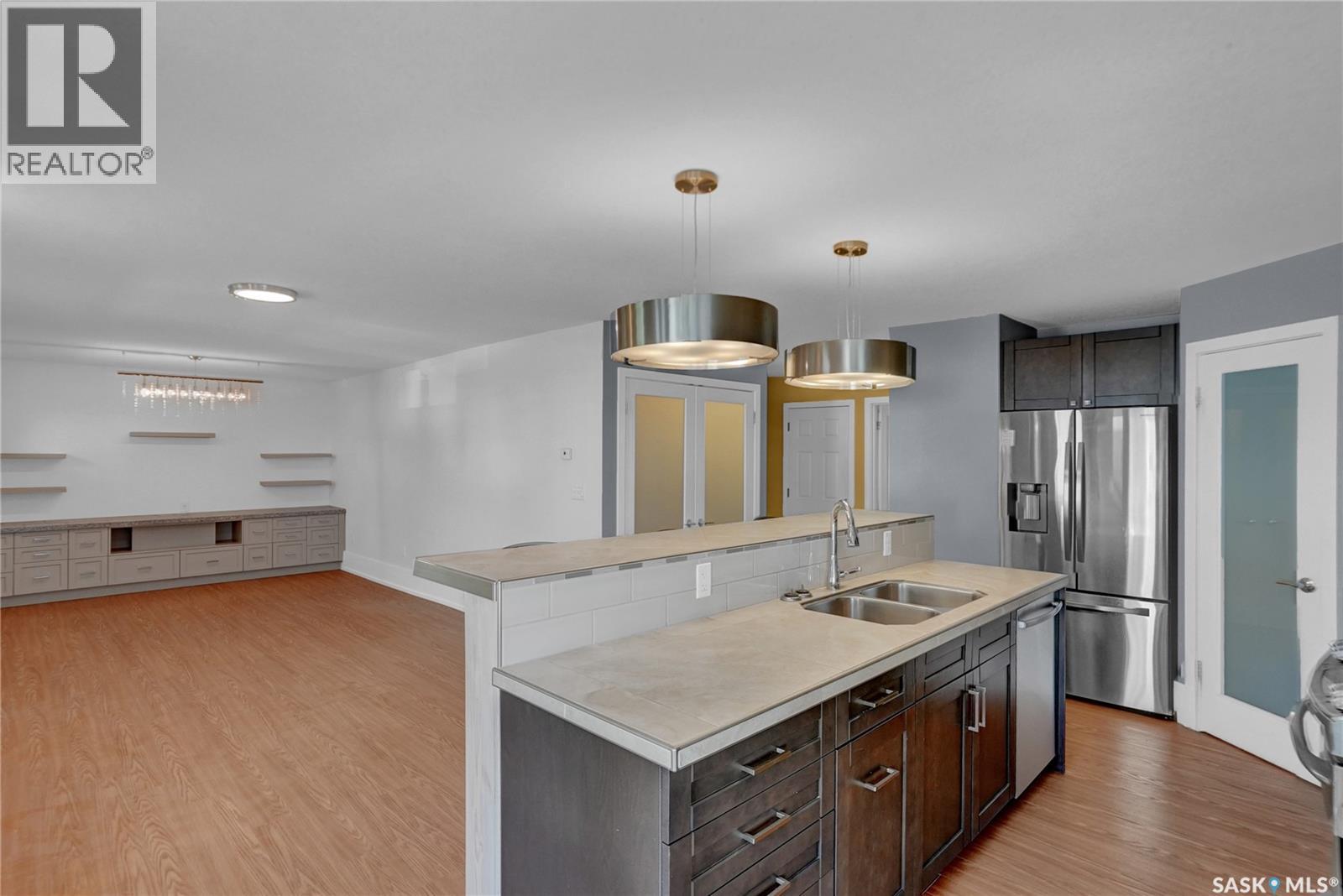 877 Elgin Avenue, Moose Jaw, Saskatchewan  S6H 4G6 - Photo 4 - SK047794