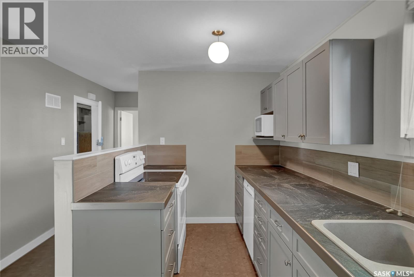 877 Elgin Avenue, Moose Jaw, Saskatchewan  S6H 4G6 - Photo 40 - SK047794