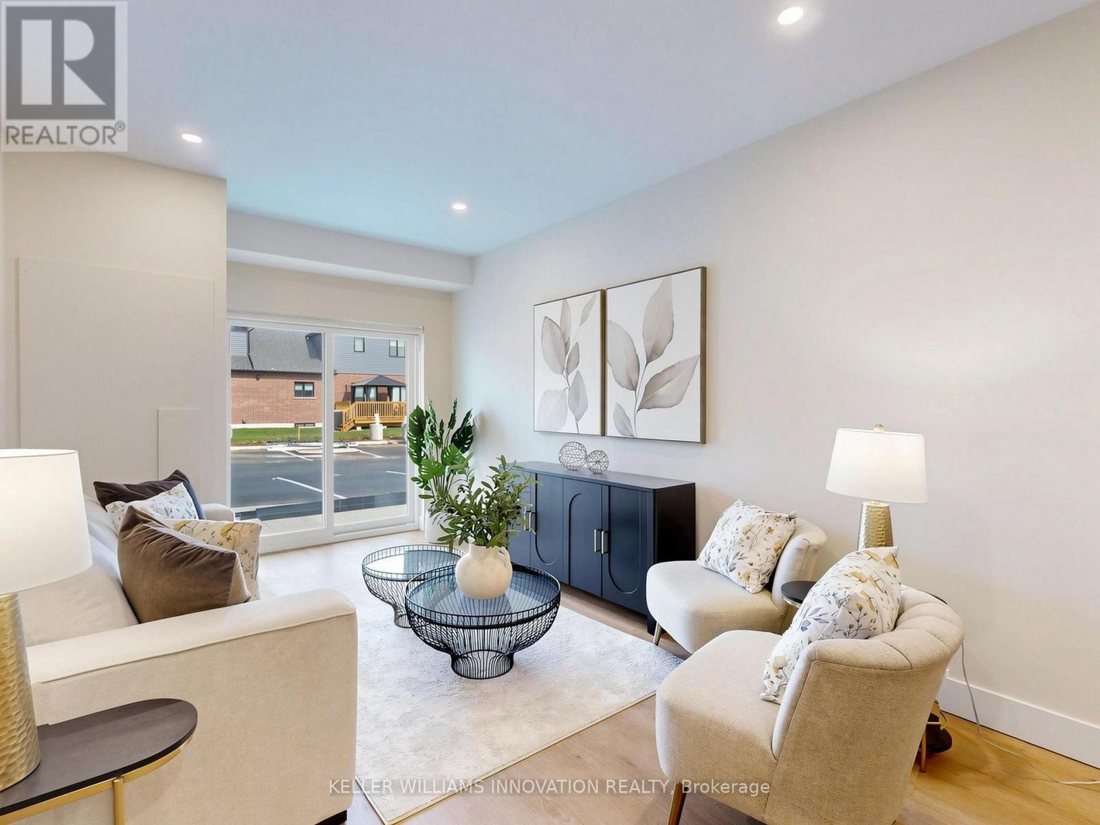 935 TWAMLEY STREET W