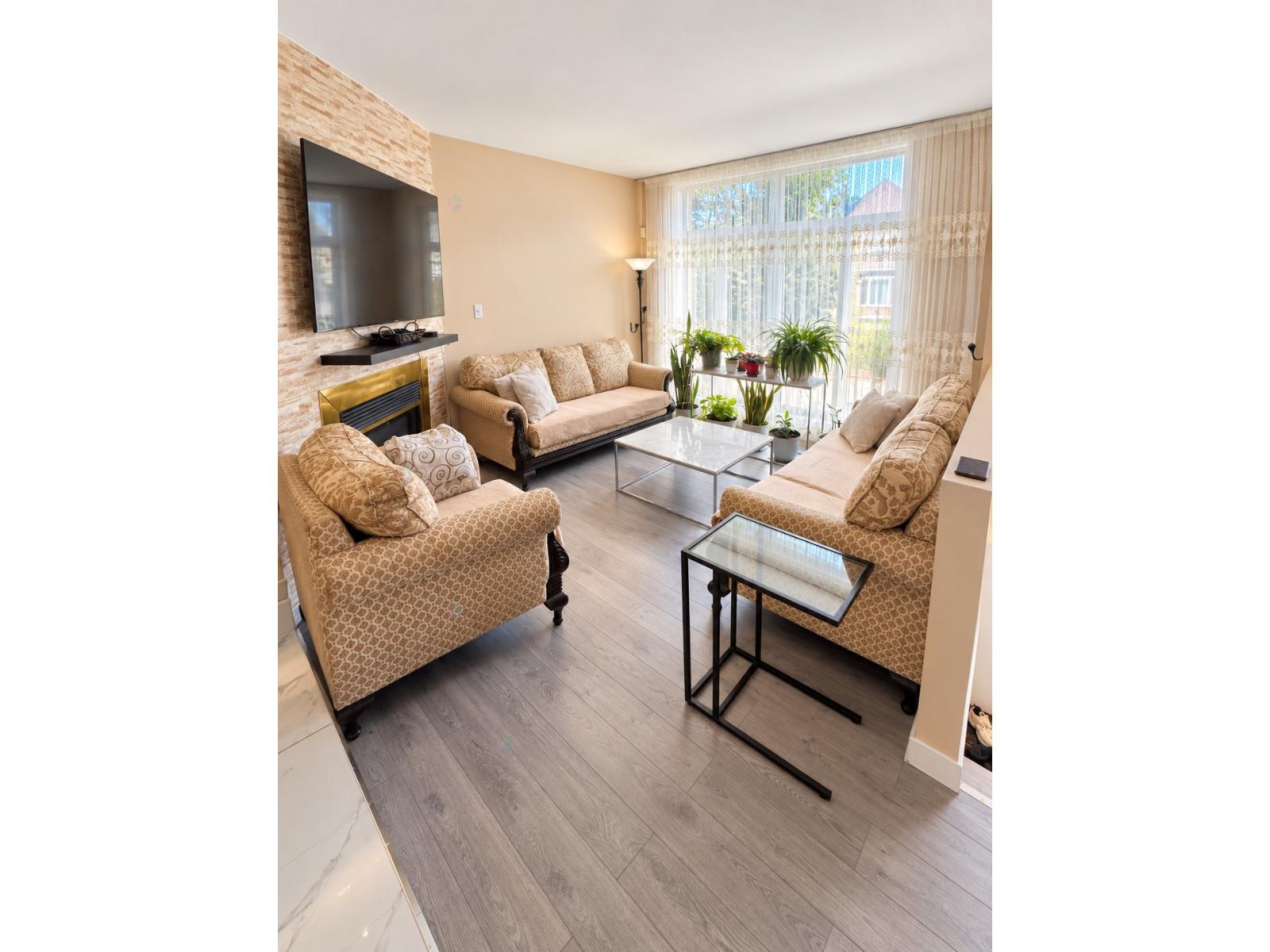 196 Rue Robitaille Laval (Sainte-Dorothée) Quebec Canada H7X3N1 3
