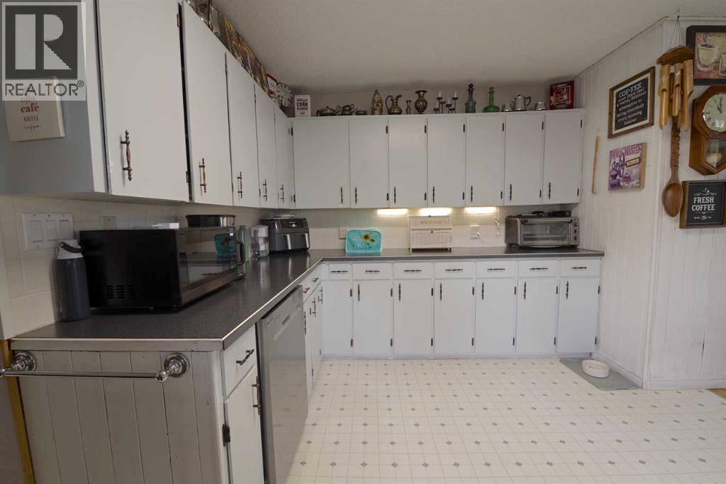 204 Cady St, Wrentham, Alberta  T0K 2P0 - Photo 9 - A2344050