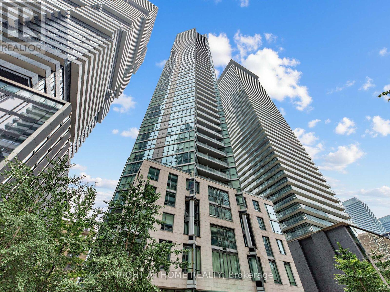 2006 - 45 CHARLES STREET E, Toronto, Ontario