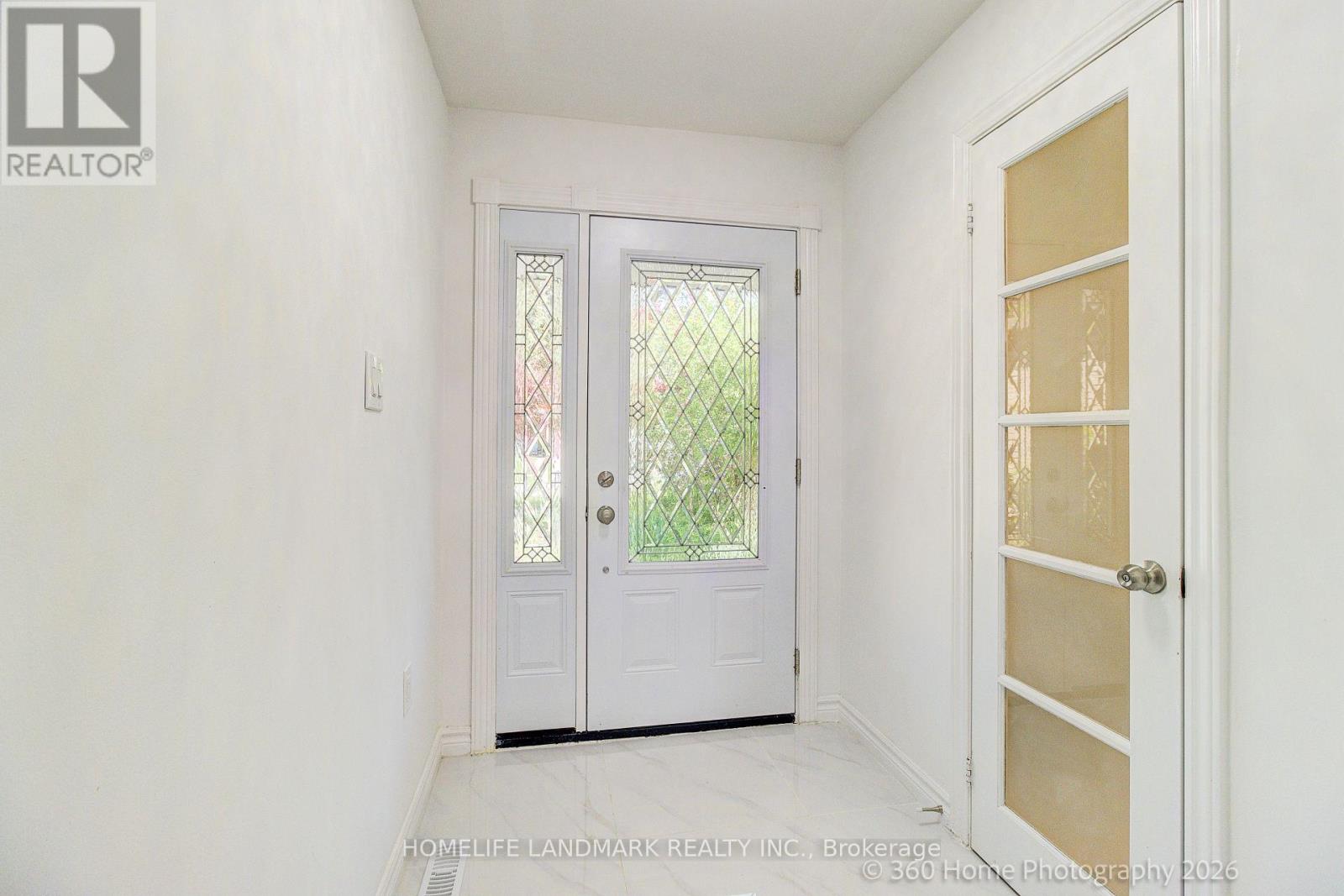 33 Kitsilano Crescent, Richmond Hill, Ontario  L4C 5A4 - Photo 4 - N13773702