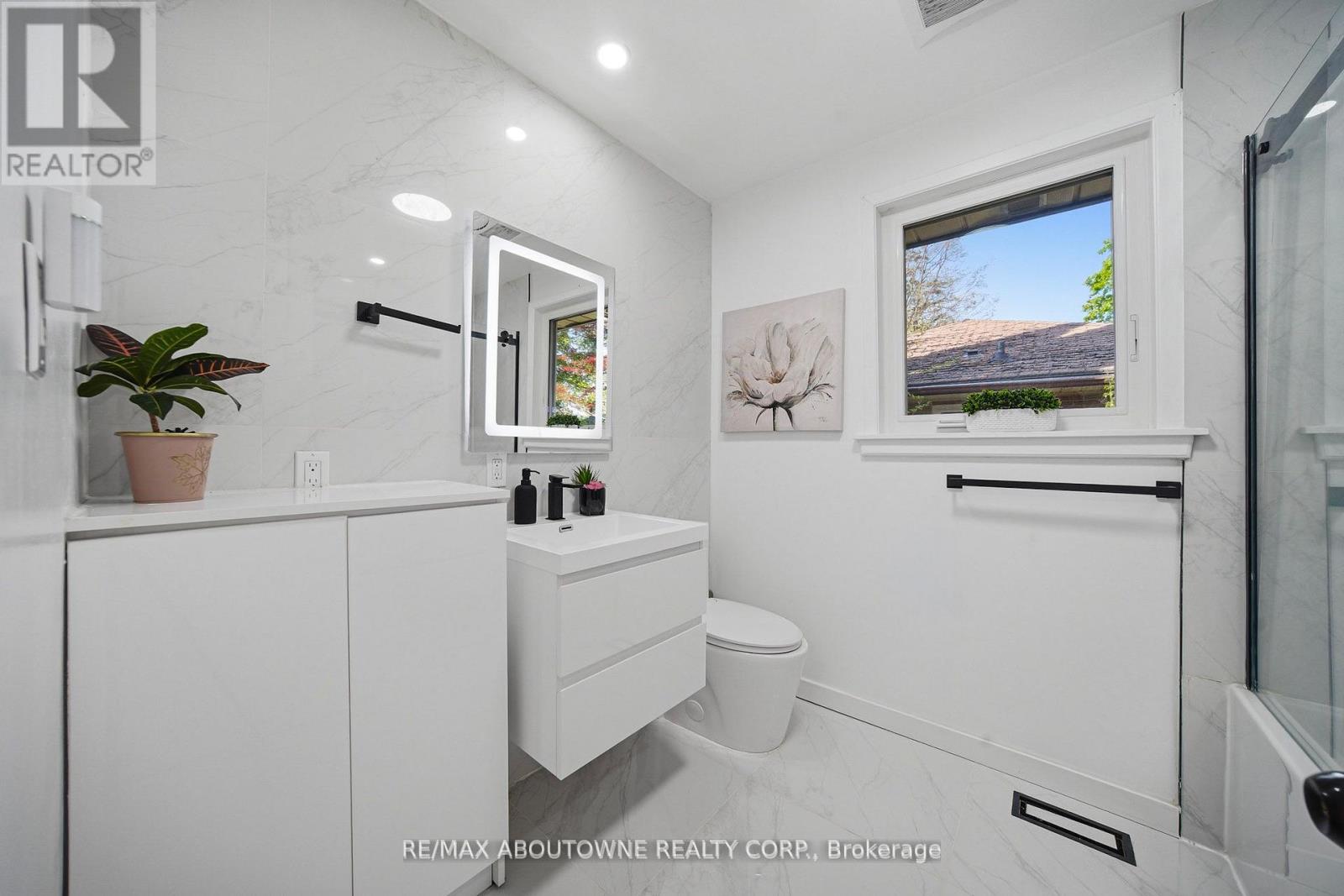 2066 Rebecca Street, Oakville, Ontario  L6L 2A2 - Photo 24 - W13773634
