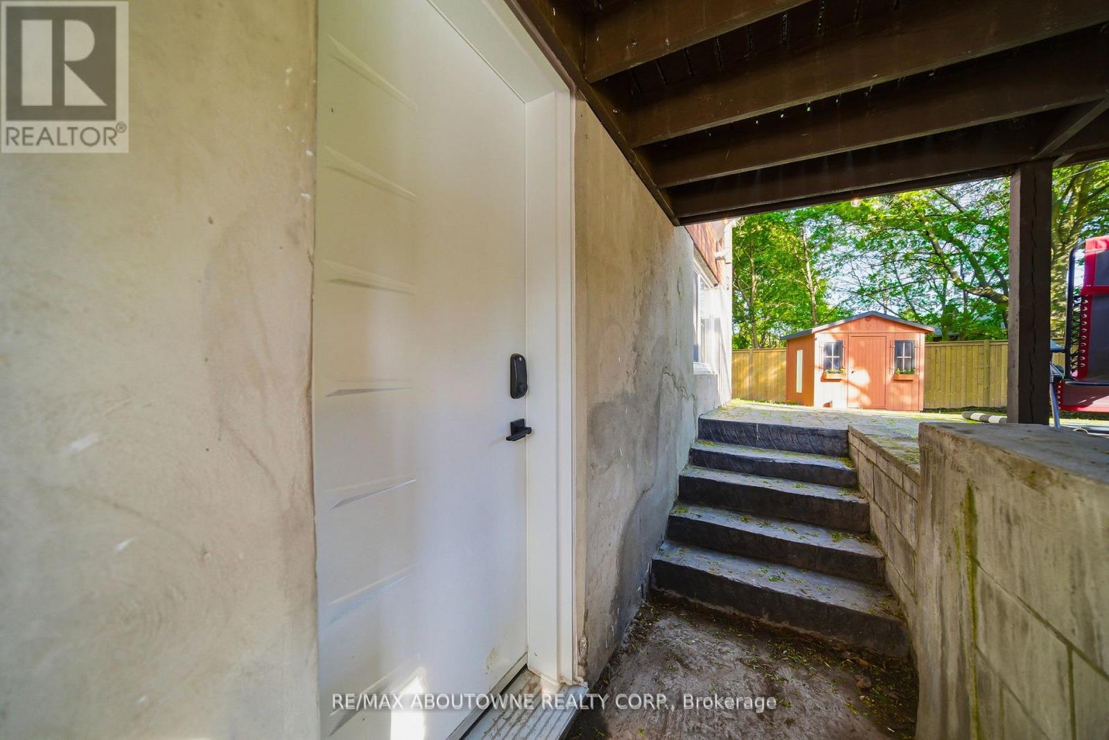 2066 Rebecca Street, Oakville, Ontario  L6L 2A2 - Photo 36 - W13773634