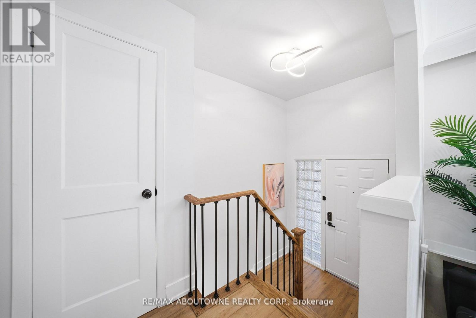 2066 Rebecca Street, Oakville, Ontario  L6L 2A2 - Photo 5 - W13773634