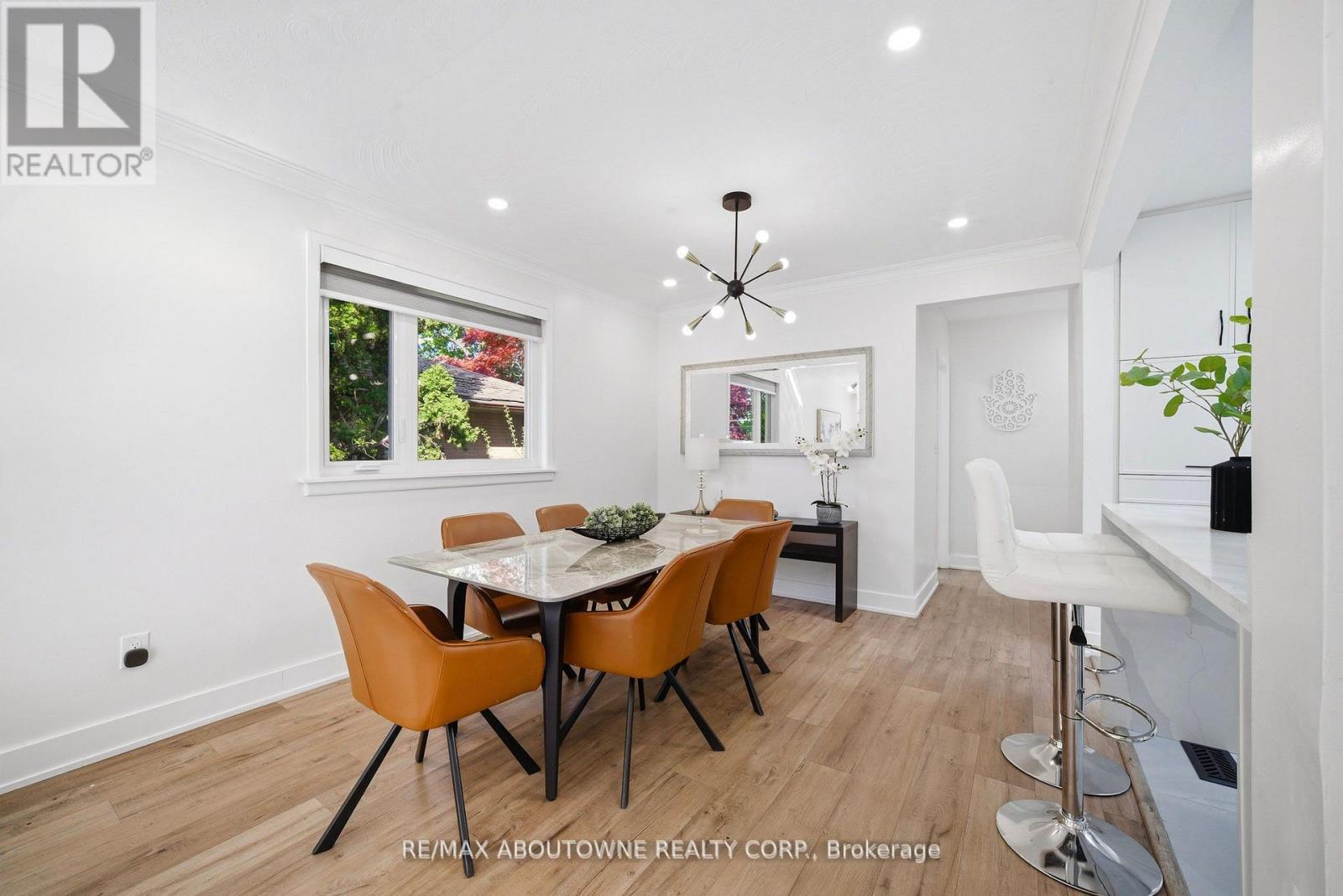 2066 Rebecca Street, Oakville, Ontario  L6L 2A2 - Photo 8 - W13773634