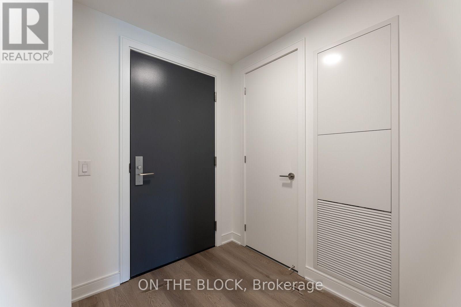 807 - 86 Dundas Street E, Mississauga, Ontario  L5A 1W4 - Photo 2 - W13773672